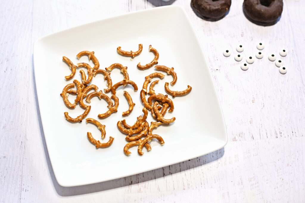 Break Pretzels - Cultivating Brilliant Minds spider donuts recipe