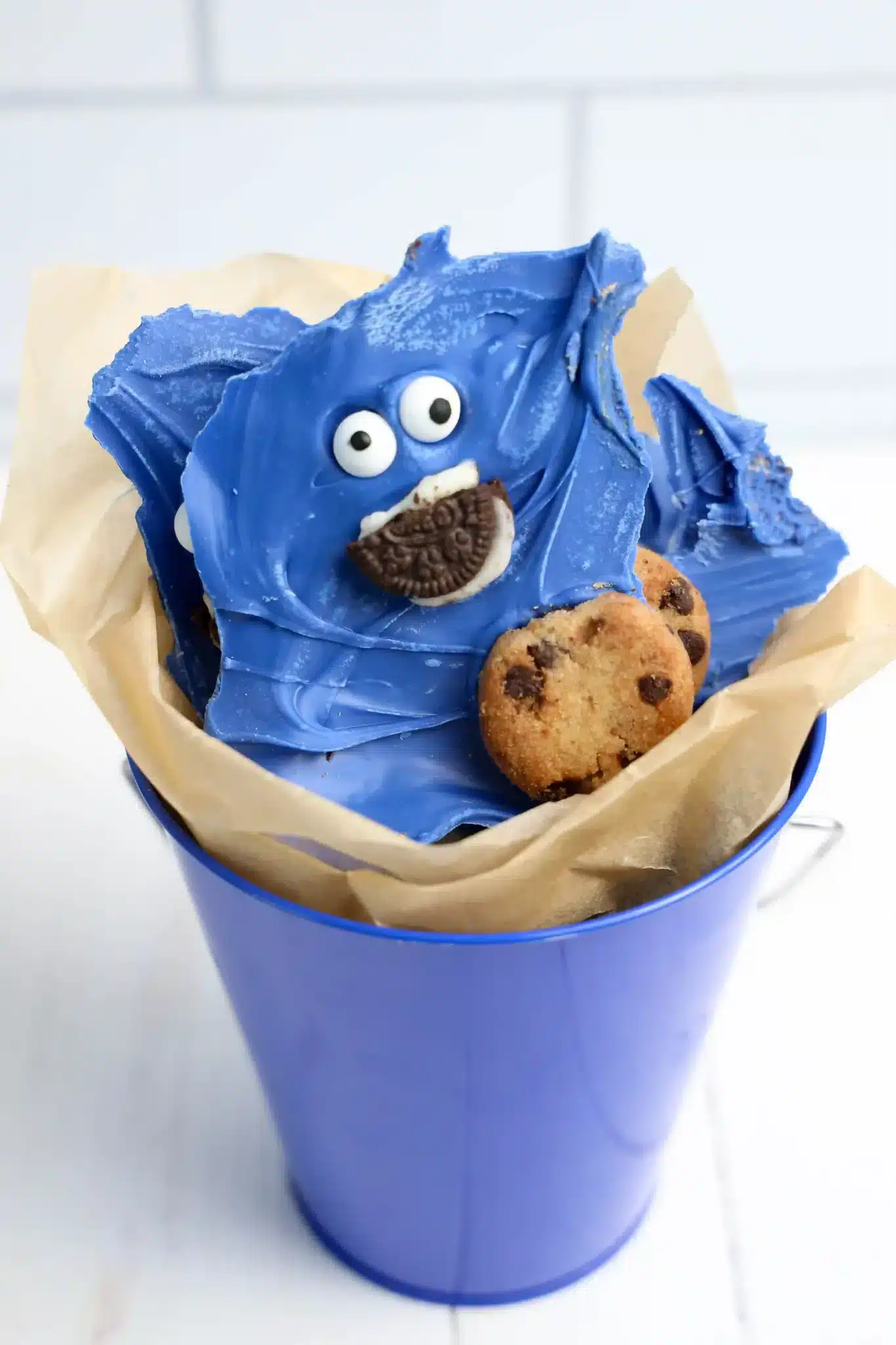 chocolate bark dyed blue with cookies and a face to look like the cookie monster