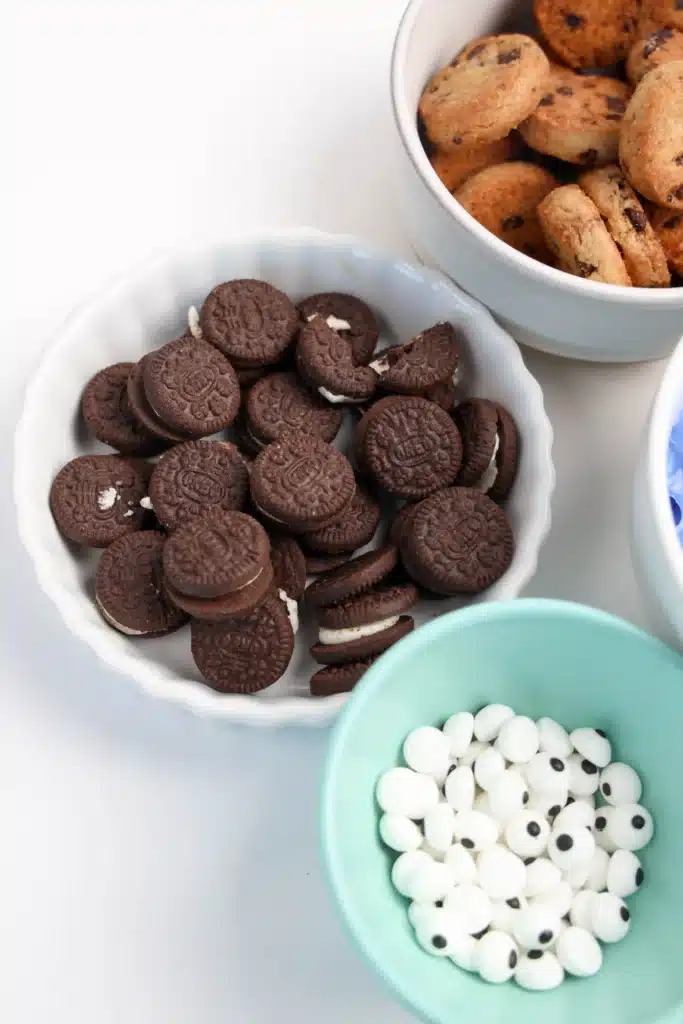 Cookie Monster Bark - Cultivating Brilliant Minds mini oreos, mini cookies, and candy eyes