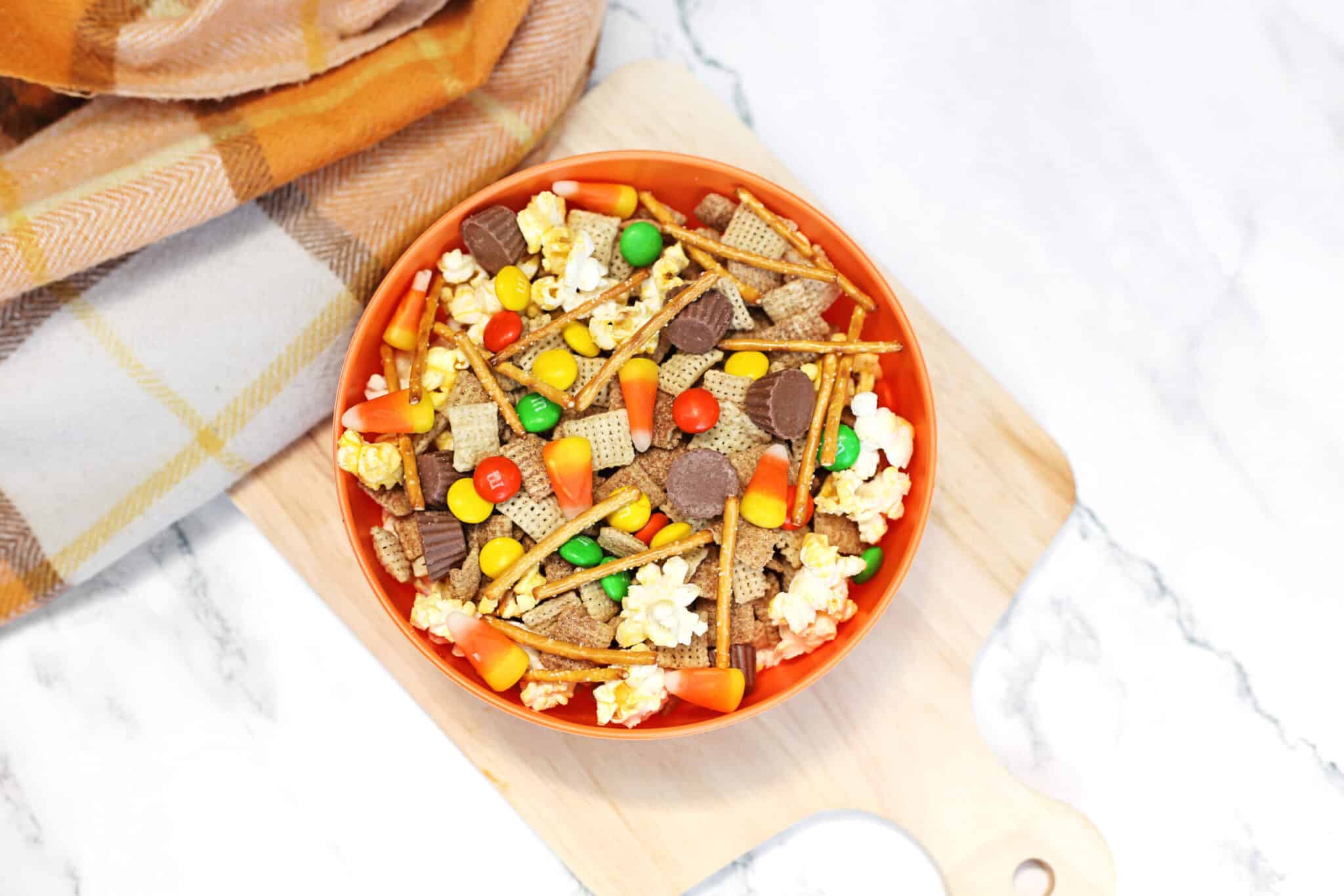 Scarecrow Snack Mix Recipe: A Sweet & Salty Fall Snack for Kids ...
