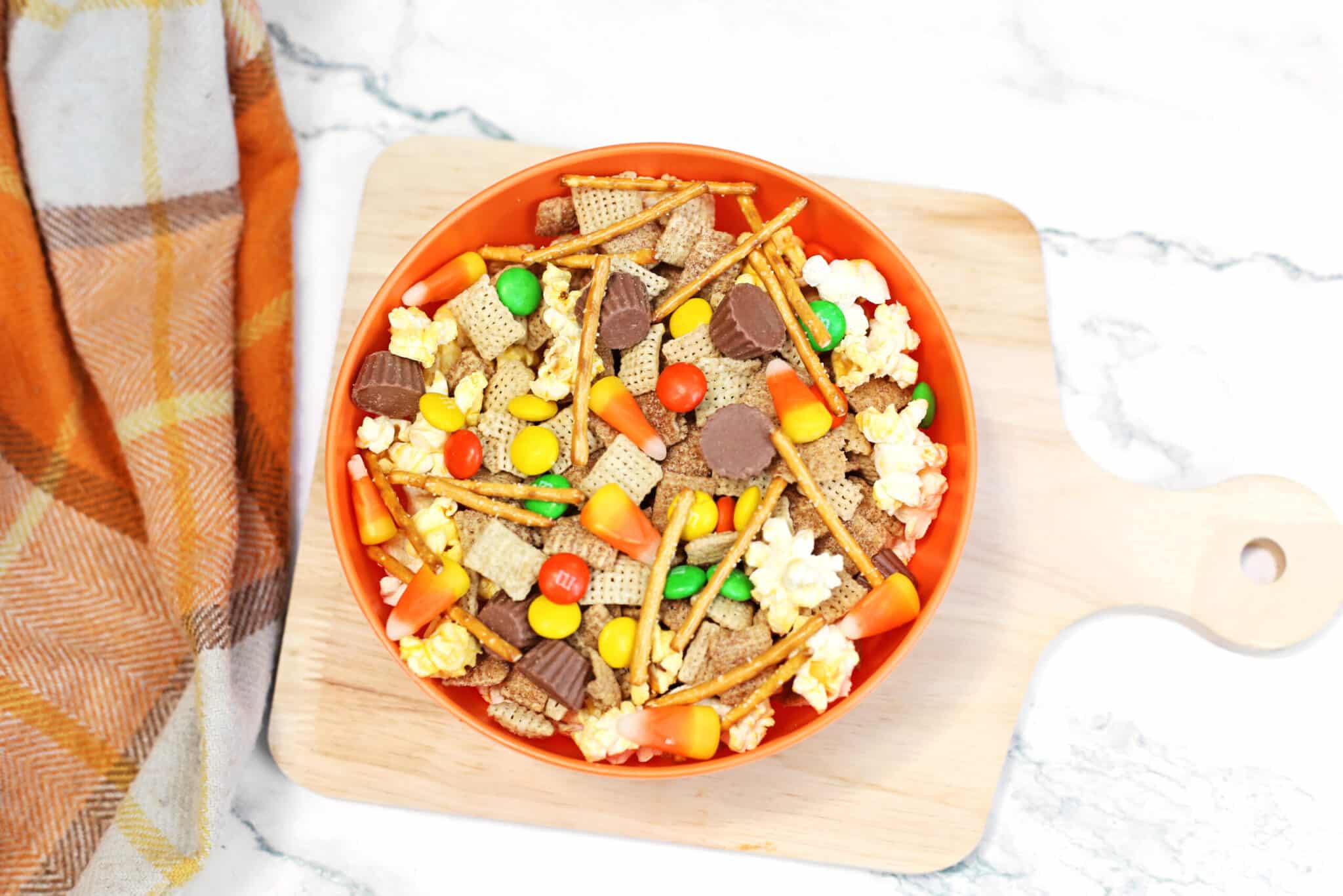 Scarecrow Snack Mix Recipe: A Sweet & Salty Fall Snack for Kids ...