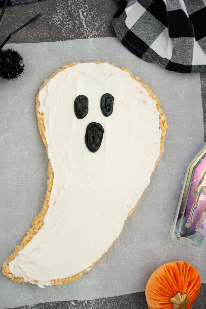 ghostricekrispiecake-08379 - Cultivating Brilliant Minds ghost rice krispie cake