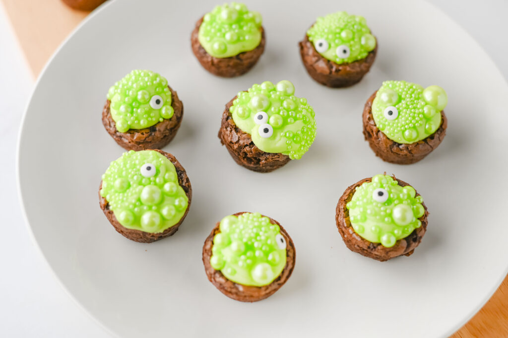 Cauldron Brownies - Cultivating Brilliant Minds Brownies decorated to look like cauldrons