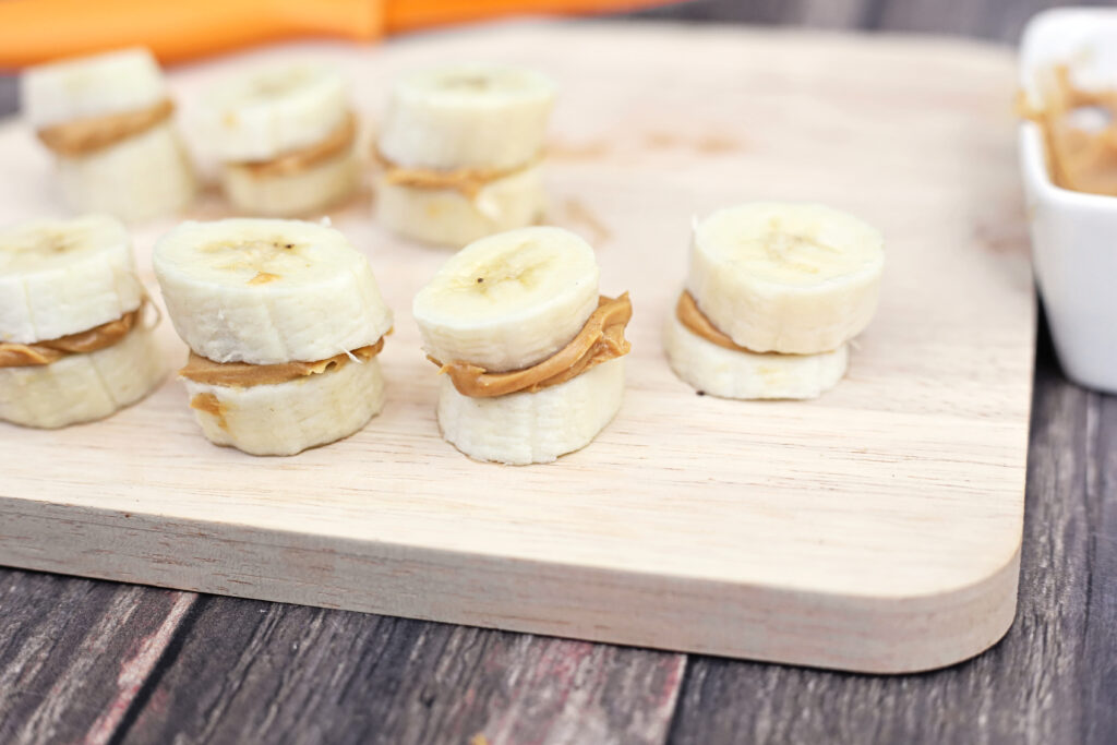 Fall Banana Bites - Cultivating Brilliant Minds banana slices with peanut butter