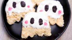 Rice Krispies decorated to look like ghosts