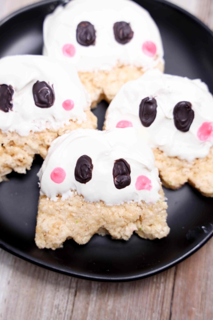 Ghost Rice Krispie Treats - Cultivating Brilliant Minds rice krispie treats decorated to look like ghosts