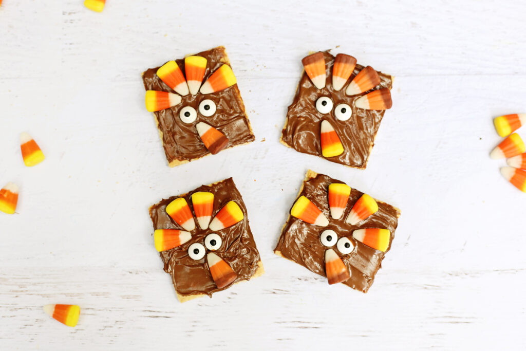 Graham Cracker Turkey - Cultivating Brilliant Minds Graham crackers decorated to look like turkeys