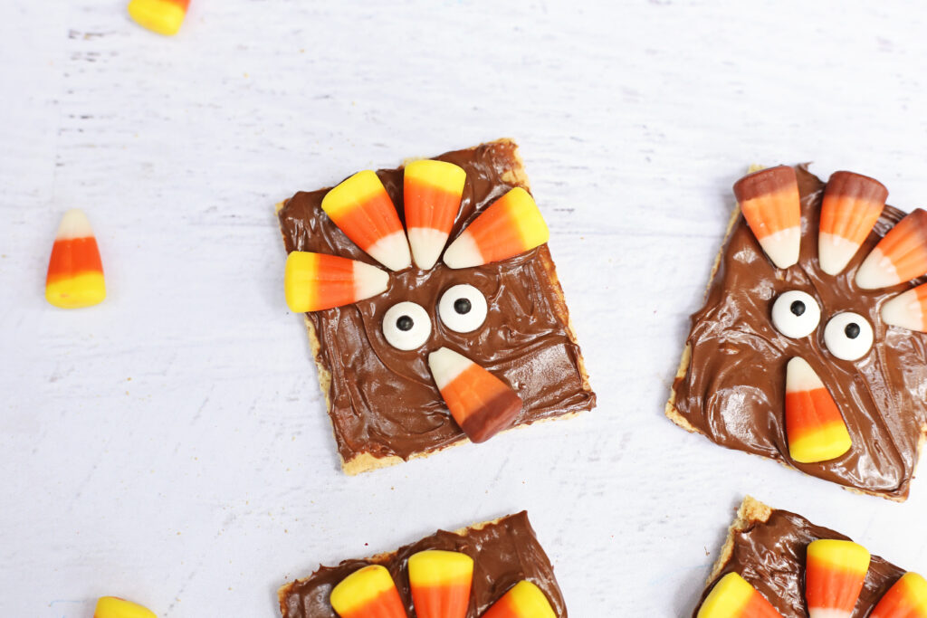 Graham Cracker Turkey - Cultivating Brilliant Minds Graham crackers decorated to look like turkeys