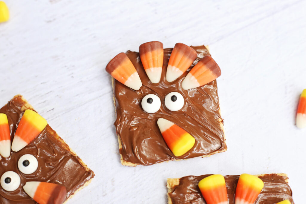 Graham Cracker Turkey - Cultivating Brilliant Minds Graham crackers decorated to look like turkeys