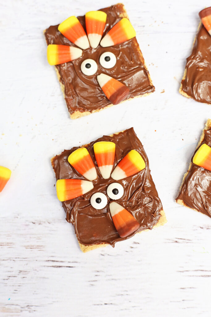 Graham Cracker Turkey - Cultivating Brilliant Minds Graham crackers decorated to look like turkeys