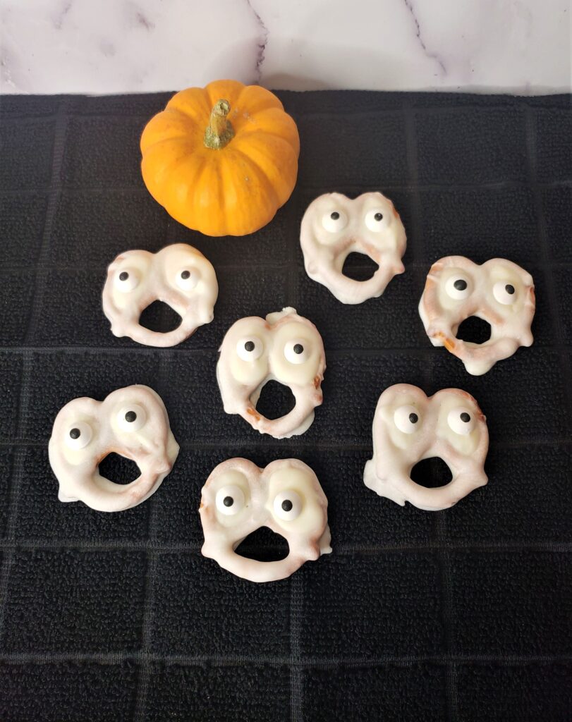 Ghost Pretzels For Halloween - Cultivating Brilliant Minds Pretzels Decorated To Look Like Ghosts