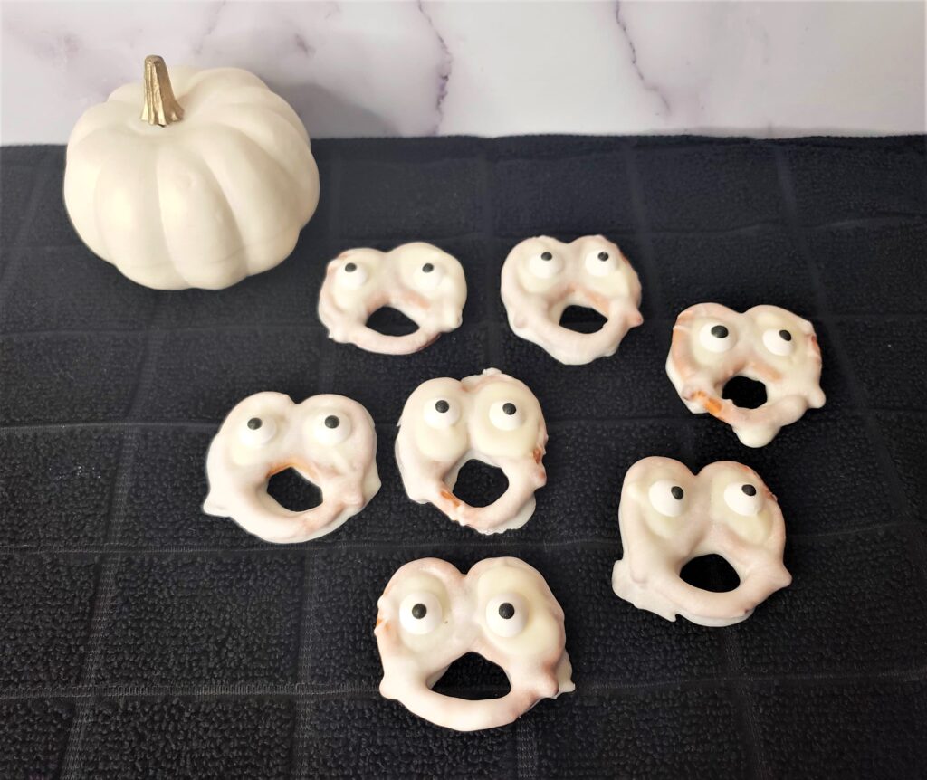 Ghost Pretzels For Halloween - Cultivating Brilliant Minds Pretzels Decorated To Look Like Ghosts