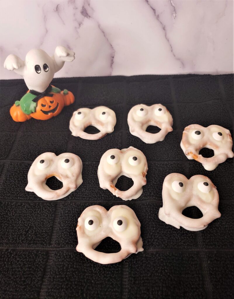 Ghost Pretzels For Halloween - Cultivating Brilliant Minds Pretzels Decorated To Look Like Ghosts