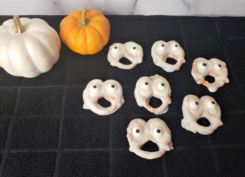 Ghost Pretzels For Halloween - Cultivating Brilliant Minds Pretzels Decorated To Look Like Ghosts