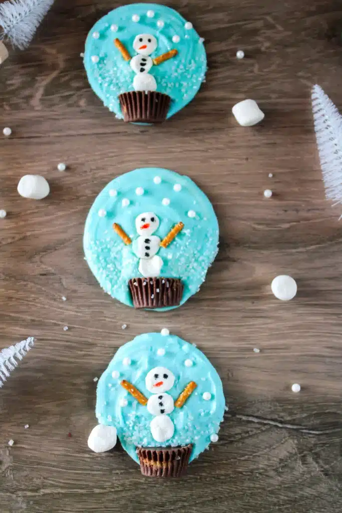 Snowglobe Bark - Cultivating Brilliant Minds snow globe christmas bark: chocolate bark decorated to look like a snowglobe