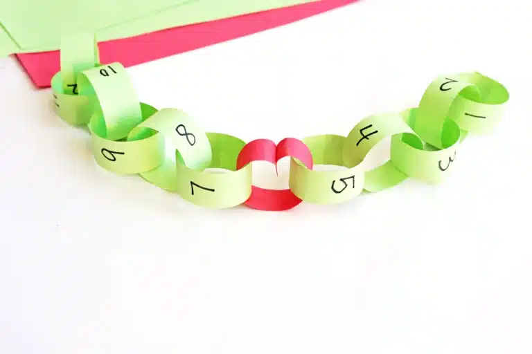a grinch paper chain countdown made of construction paper to count down the days until Christmas