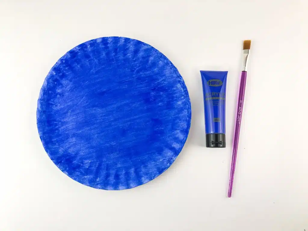 Moving Polar Bear Craft - Cultivating Brilliant Minds a paper plate painted blue
