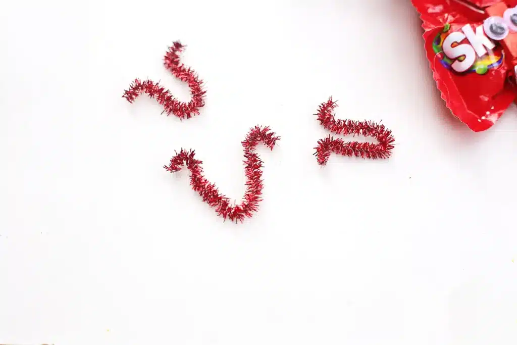Valentine Candy Love Bugs - Cultivating Brilliant Minds antennae made out of pipe cleaners