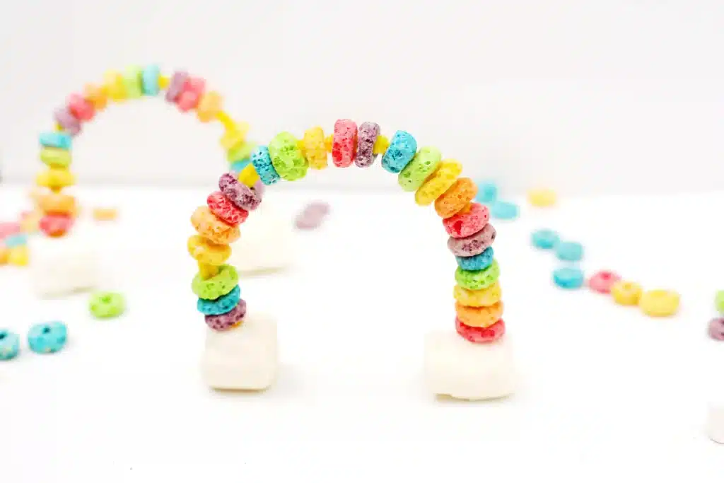 Fruit Loops Rainbow Snack - Cultivating Brilliant Minds a rainbow made out of froot loops and marshmallows on pipe cleaners