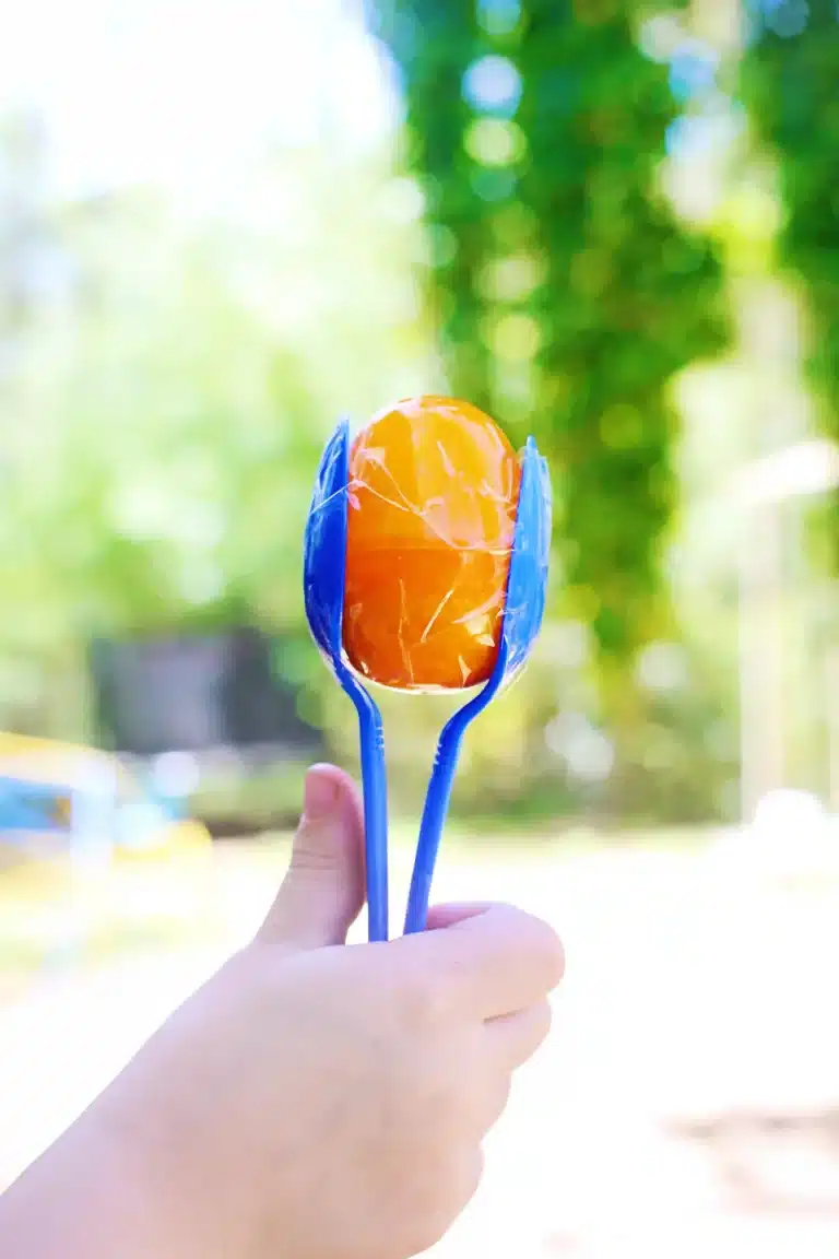 diy maracas made from plastic eggs and spoons