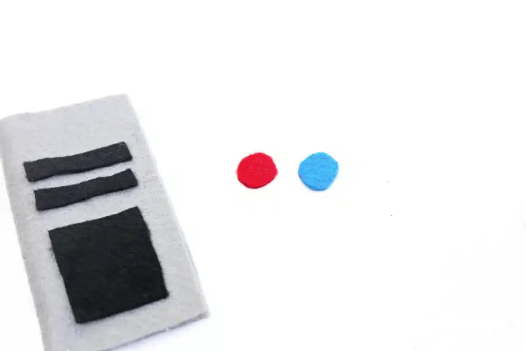 Felt Lightsaber Popsicle Holders - Cultivating Brilliant Minds red and blue circles cut out of felt