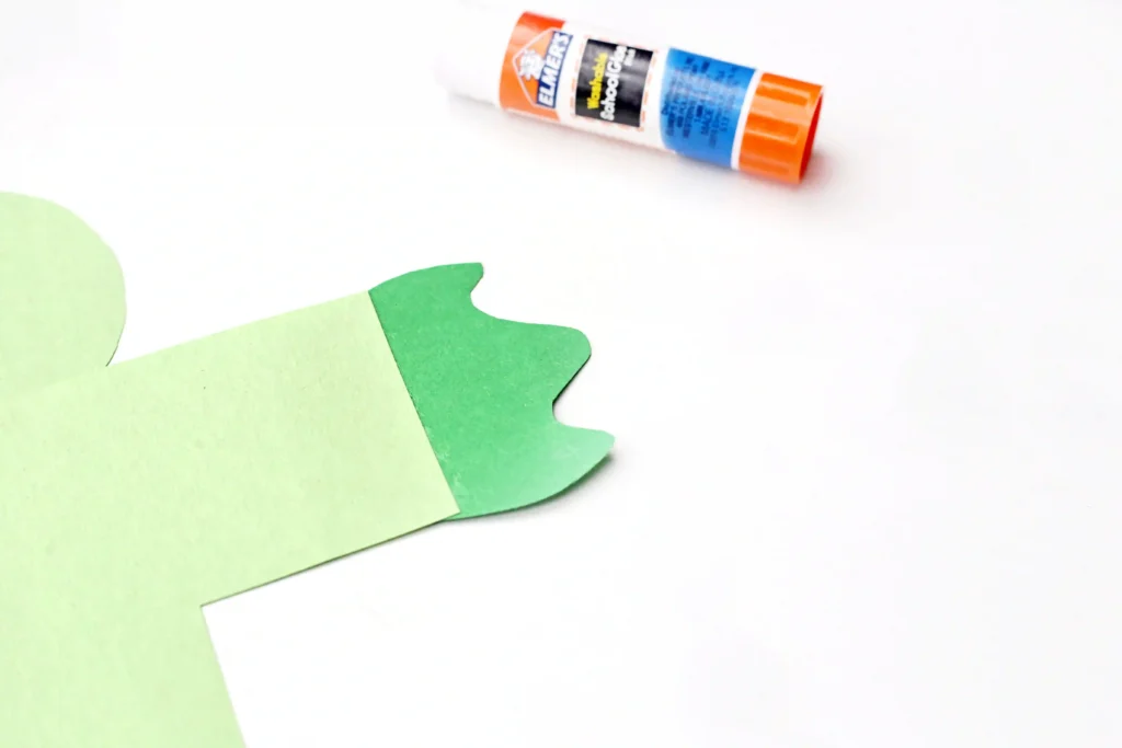 Letter I Iguana Craft - Cultivating Brilliant Minds iguana feet cut out of green construction paper