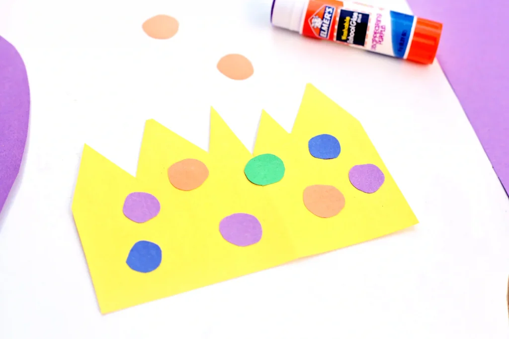 Letter Q Queen Craft - Cultivating Brilliant Minds a crown cut out of colored construction paper
