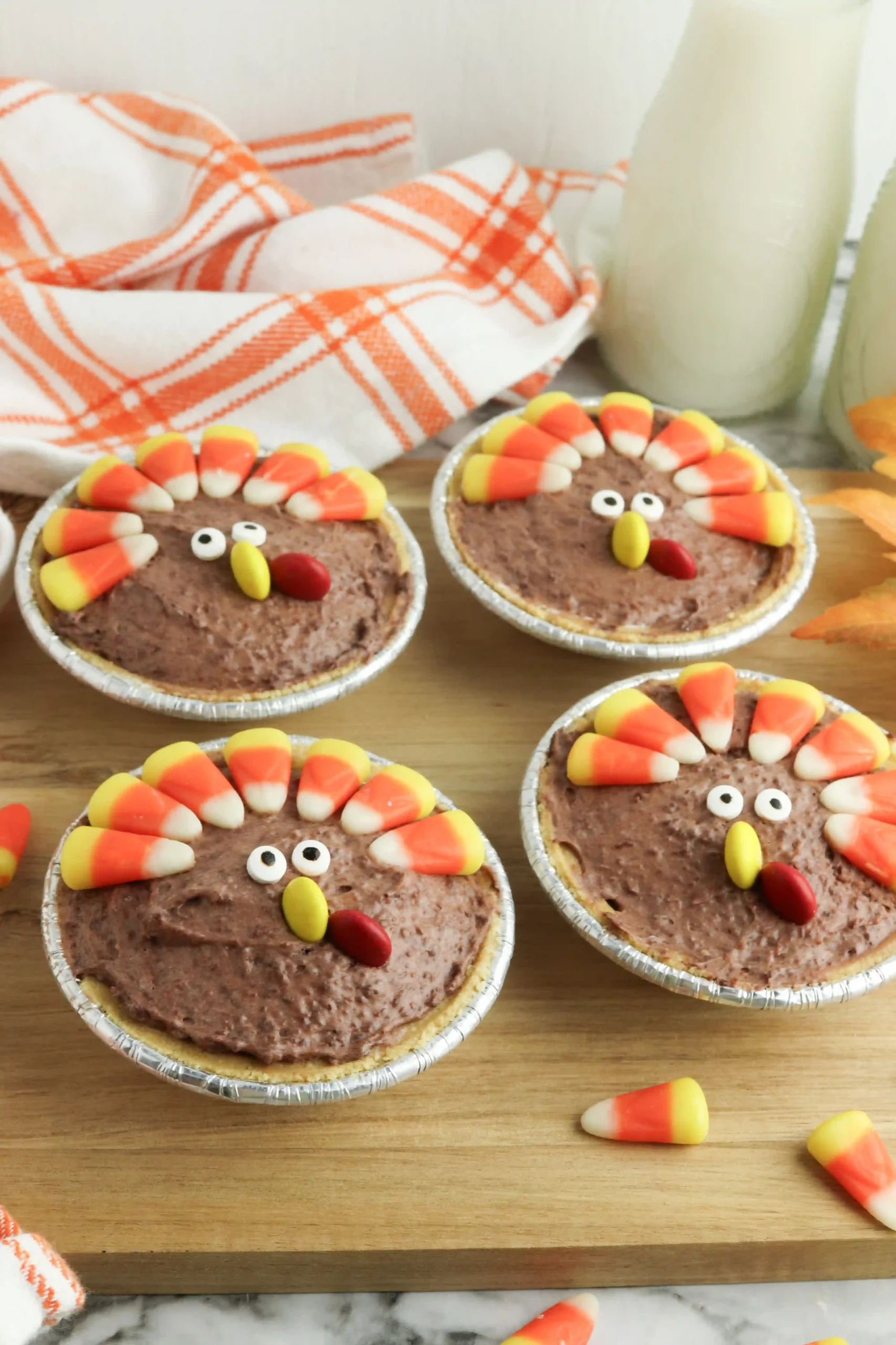 mini turkey pies made with chocolate pudding and decorated to look like turkeys